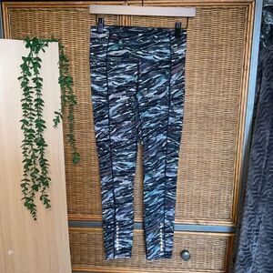 Lululemon leggings size 6, 25 in inseam laser cut edges